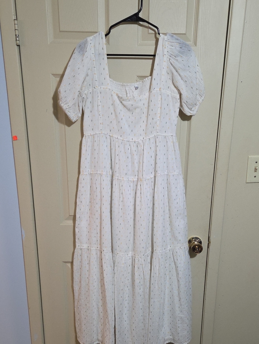Sadie & Sage Ivory Speckled Tiered Maxi Dress with Puff Sleeves